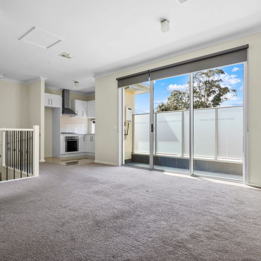 IMMACULATE TOWNHOUSE - Photo 1