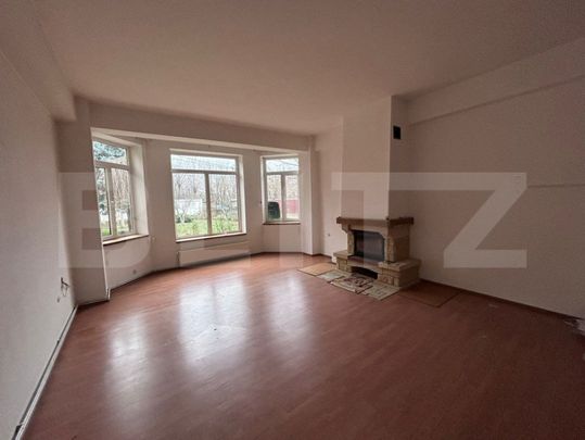 Casa cu 7 camere, 4 bai, 330 mp, 900 mp curte, zona Ford - Fotografie 1
