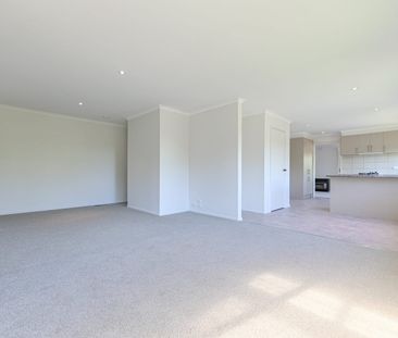 Large Family Home - Photo 6