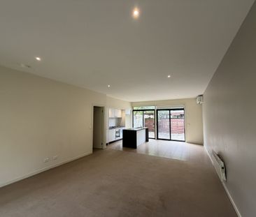 3 Bedroom Townhouse in Prime Location – Close to Monash Medical Cen... - Photo 3