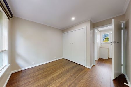 Stylishly Updated 2-Bedroom Unit with Modern Comforts in Blackburn North - Photo 5