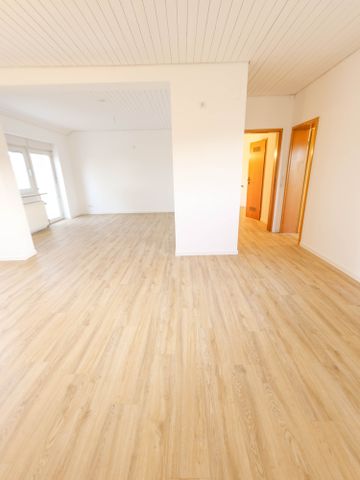 Helle 2-Zimmer-Dachgeschosswohnung mit Blick ins Grüne - Photo 2
