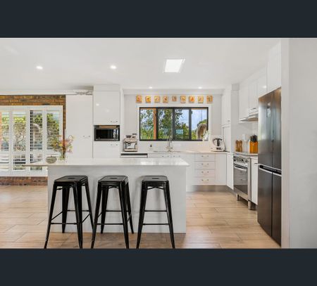 9 Logan Court, Clear Mountain, Qld 4500 - Photo 5