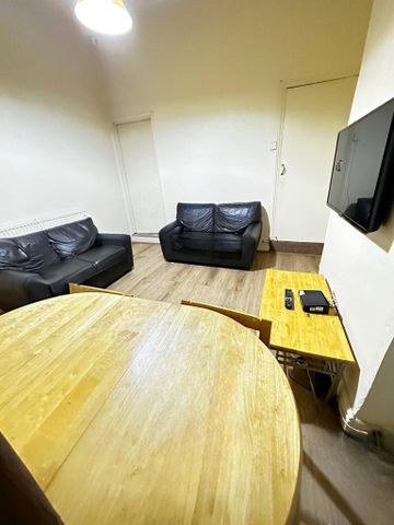 4 bedroom terraced house to rent - Photo 2