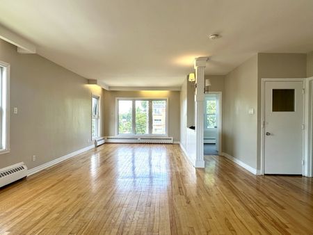Côte-des-Neiges : Haut de duplex avec 3 chambres + bureau avec chauffage INCLUS, offert en location semi-meublée ! - Photo 5