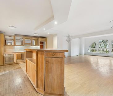 Location Appartement 4 pièces 149m² PARIS 4ème - Photo 4