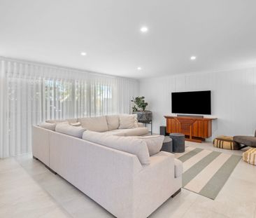 Spacious Family Home in Elevated Chantilly Heights - Photo 2