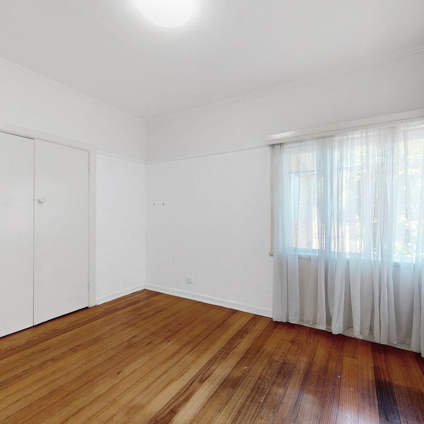 Spacious Family Home Just Minutes from Monash Uni - Photo 1