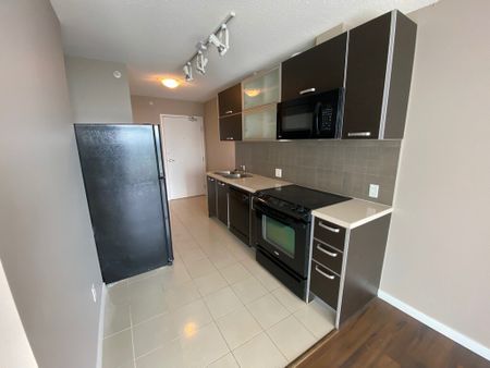 1 Bedroom - Photo 2