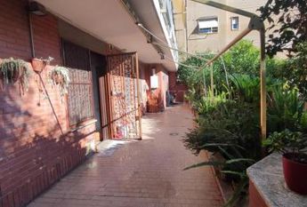 Monteverde Vecchio-Terrace: Furnished 2 Bedroom, 2 Bath, spacious kitchen, living, large private terrace and garden. Bright, silent, near shops, services and transport, located on a quite street in a well kept building. Possible parking. Ref 2375