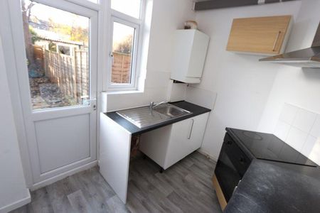 2 bedroom flat to rent - Photo 5