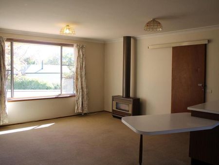 Tidy Two-Bedroom Unit in Peaceful Location - Photo 2