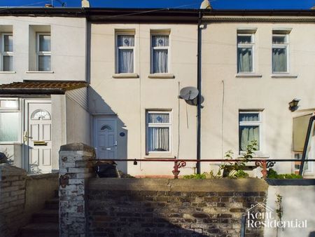 3 bed house to rent in Martin Road, Strood, ME2 - Photo 3