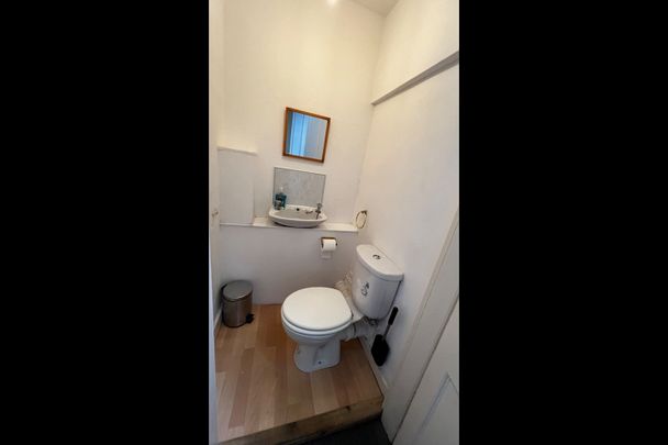 Room in a Shared House, East Preston Street, EH8 - Photo 1