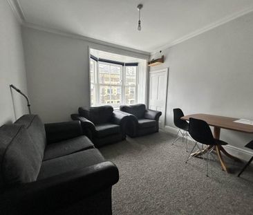 6 bedroom house to rent - Photo 1