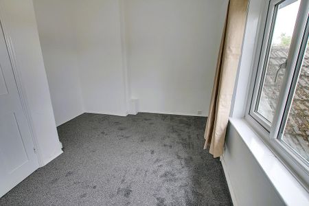 3 bedroom end of terrace house to rent - Photo 4