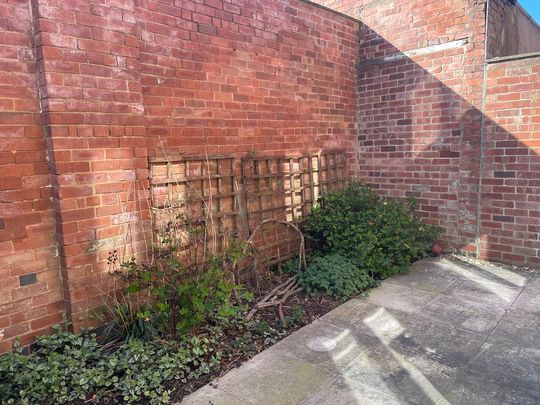 3 bedroom town house to let - Photo 1