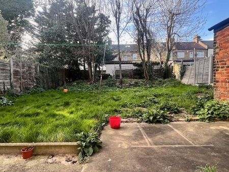 1 Bed Flat, Seymour Gardens, IG1 - Photo 5