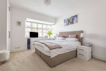 A beautifully presented detached home in the heart of Sevenoaks - Photo 4