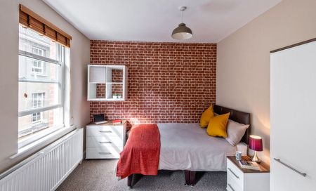 *One room available* 8 bedroom house - Photo 3