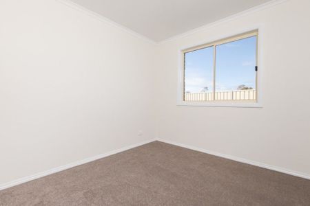 Neat 3 bedroom, 2 bathroom home - Photo 4