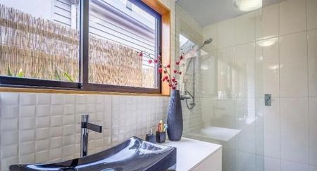 Register to Inspect // Stylish and light-filled 2-bedroom home in a sought-after Yarraville location! - Photo 3