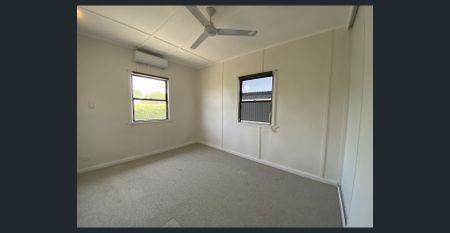 SPACIOUS HOME WITH LARGE ENTERTAINING AREA & PLENTY OF ROOM TO PLAY - Photo 5