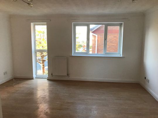 2 Bed Flat, Cormorant Court, CH45 - Photo 1