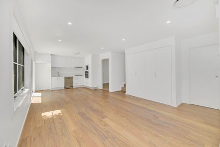 3/23 Gatton Street, Farrer. - Photo 4