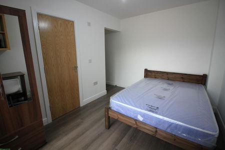 6 bedroom terraced house to rent - Photo 3