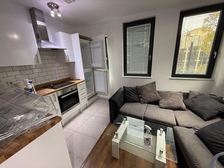 PETERBOROUGH - Photo 4