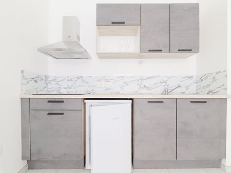 NANCY CENTRE STUDIO RENOVE LOI MALRAUX DE 30,32 M2 AVEC CAVE - Photo 2