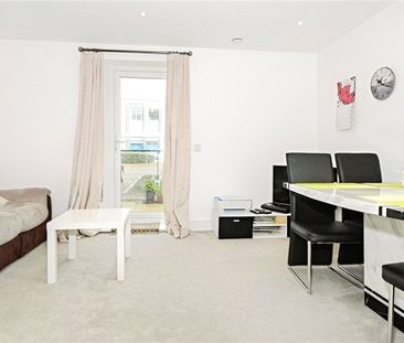Town Lane, Stanwell, Staines-upon-Thames, Surrey, TW19 7FG - Photo 2