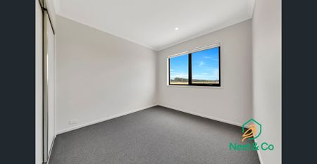 NEW BUILT TOWNHOUSE - LOW MAINTENANCE LIVING! - Photo 3