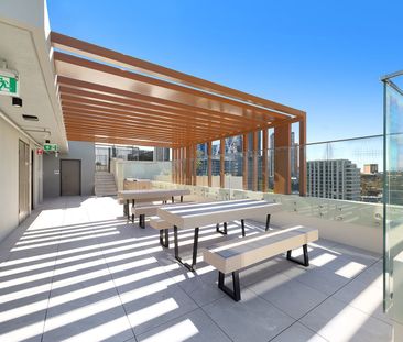 Sun-Drenched North Residence | Panoramic City & Harbour Bridge Views | 3 Bed, 2 Parking - Photo 2