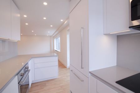 4555 Bonavista Avenue - Photo 4