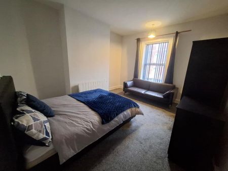 1 bedroom in a house share to rent - Photo 3