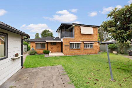 Four-Bedroom House - Photo 5