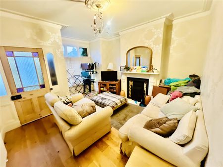 1 bedroom house to rent Top Floor Room, Methley Place, Leeds, West Yorkshire, LS7 - Photo 2