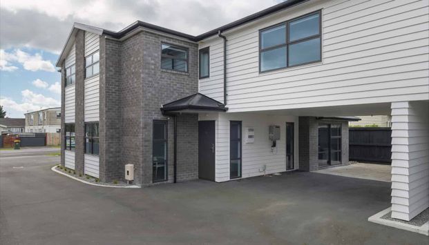 Fully Furnished Studio Unit - Photo 1