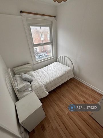 1 bedroom in a house share to rent - Photo 5