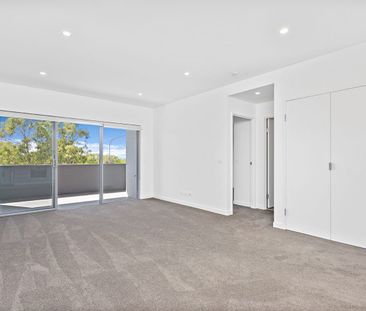 Stylish and bright unit close to the shopping heart - Photo 1