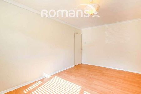 Lyon Road, Crowthorne, RG45 - Photo 5