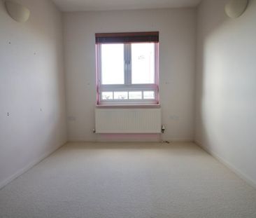 Elvedon Road, Feltham,TW13 - Photo 2