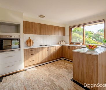 Family-Friendly Living Near Jells Park and Shopping Centres - Photo 6