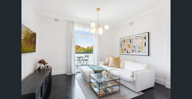 CONTEMPORARY DETAILS AND UNIQUE ELEGANCE - FURNISHED - 6 MONTH LEASE ONLY - Photo 1