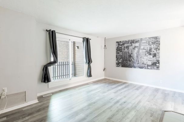 3 Bed, 2 Storey Condo in The Pines! - Photo 1