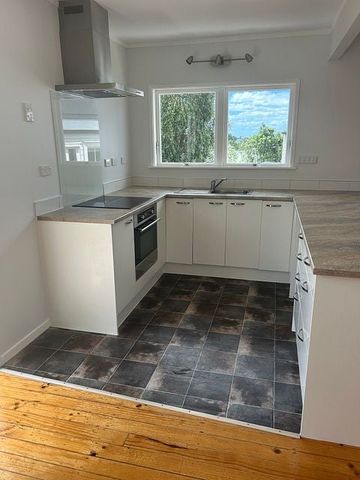 Charming 2BR Unit Property, close to the city. - Photo 5