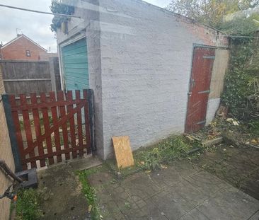 2 bedroom end of terrace house to rent - Photo 2