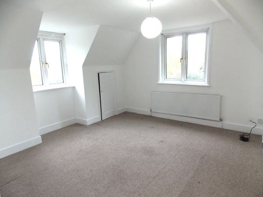2 Bed Flat, Thicket Road, SE20 - Photo 1